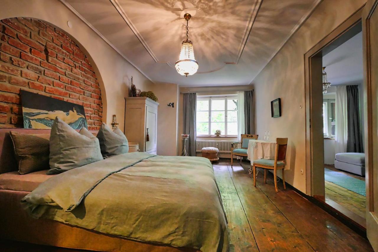 Pension Chapeau Landsberg am Lech Esterno foto